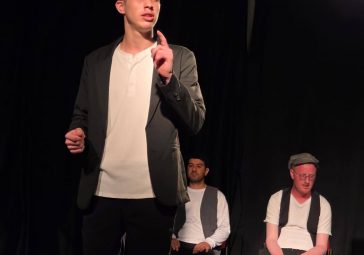 המופע "כעפעפי שחר"